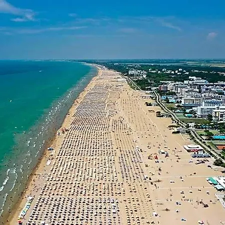 Hotel Wonderful With Private Garden Bibione